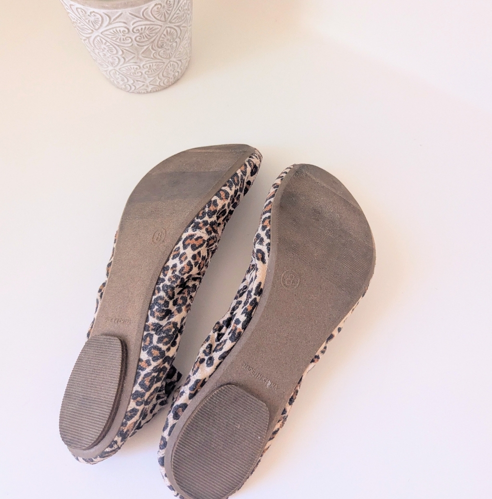 Leopard Flats Old Navy Size 8 - Picture 6 of 7